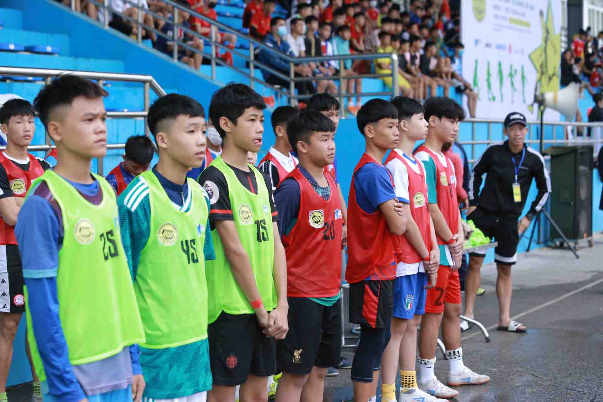 Không khí trước khi tuyển chọn