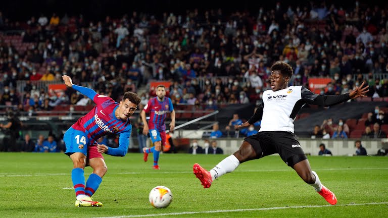 Coutinho ghi bàn trước Valencia