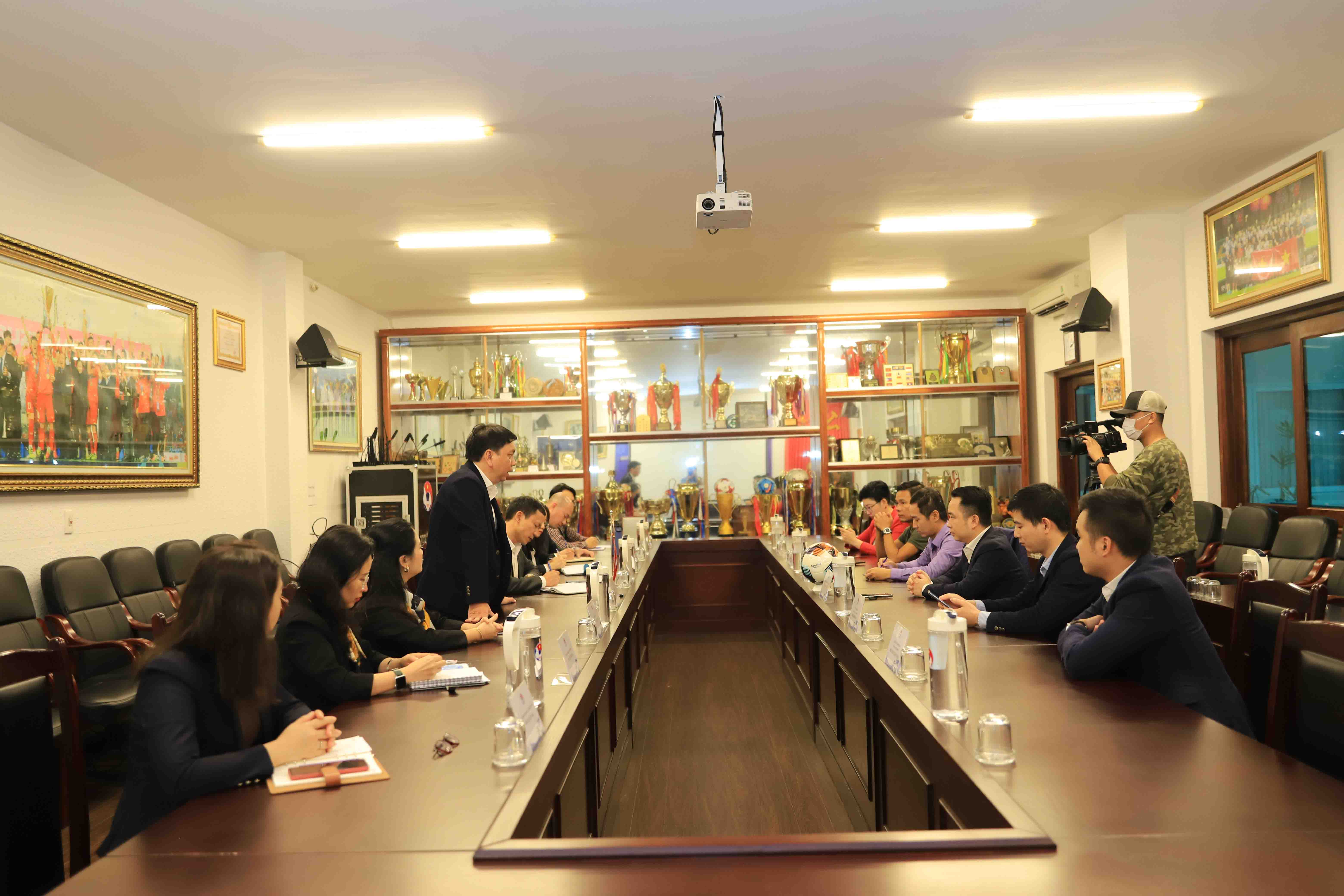 Next Media tài trợ kinh phí đưa cầu thủ trẻ Việt Nam sang Bundesliga 1