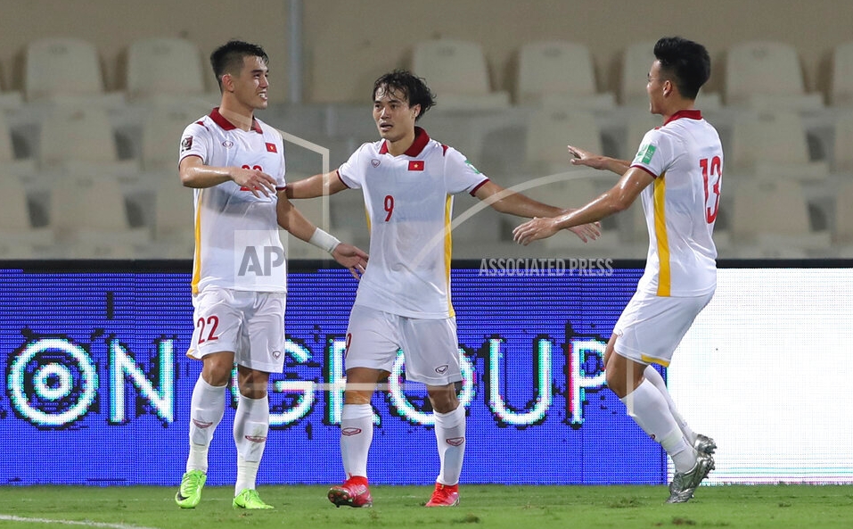 Tiến Linh gỡ hòa 2-2 Việt Nam vs Trung Quốc 8/10