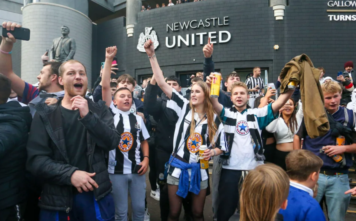 Newcastle chính thức đổi chủ