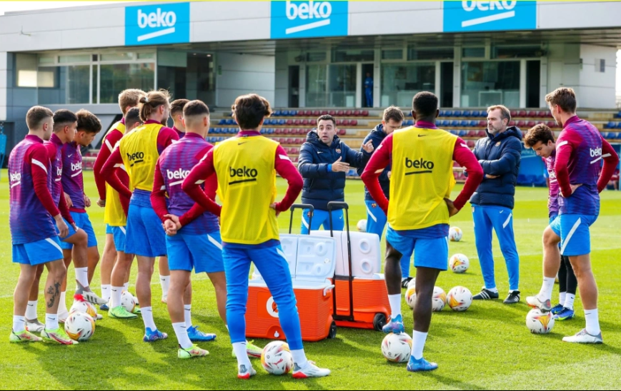 Xavi ở buổi tập đầu tiên tại Barca