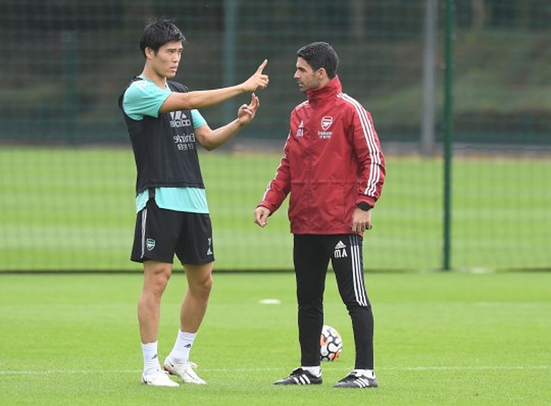 Takehiro Tomiyasu: Hậu duệ mặt trời thích chơi hệ phòng ngự