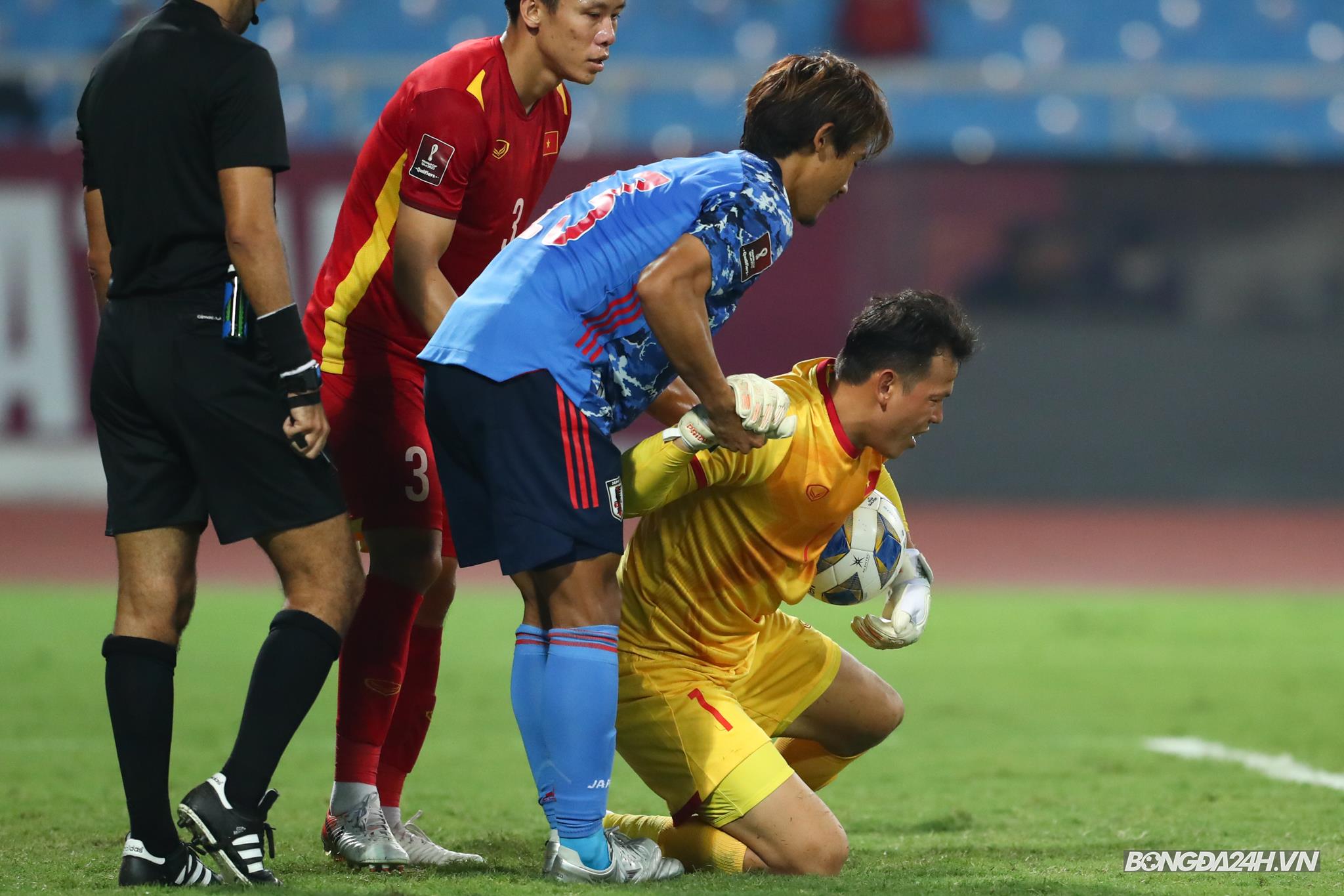 Bùi Tấn Trường ĐT Việt Nam vs Nhật Bản