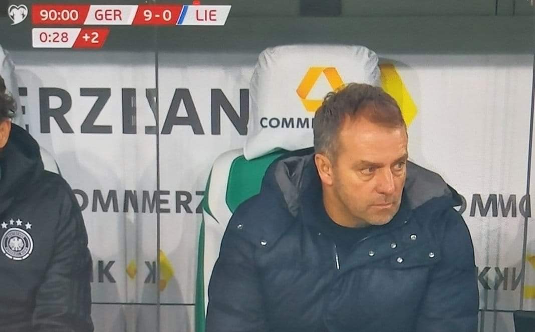 HLV Flick trầm tư dù thắng 9-0