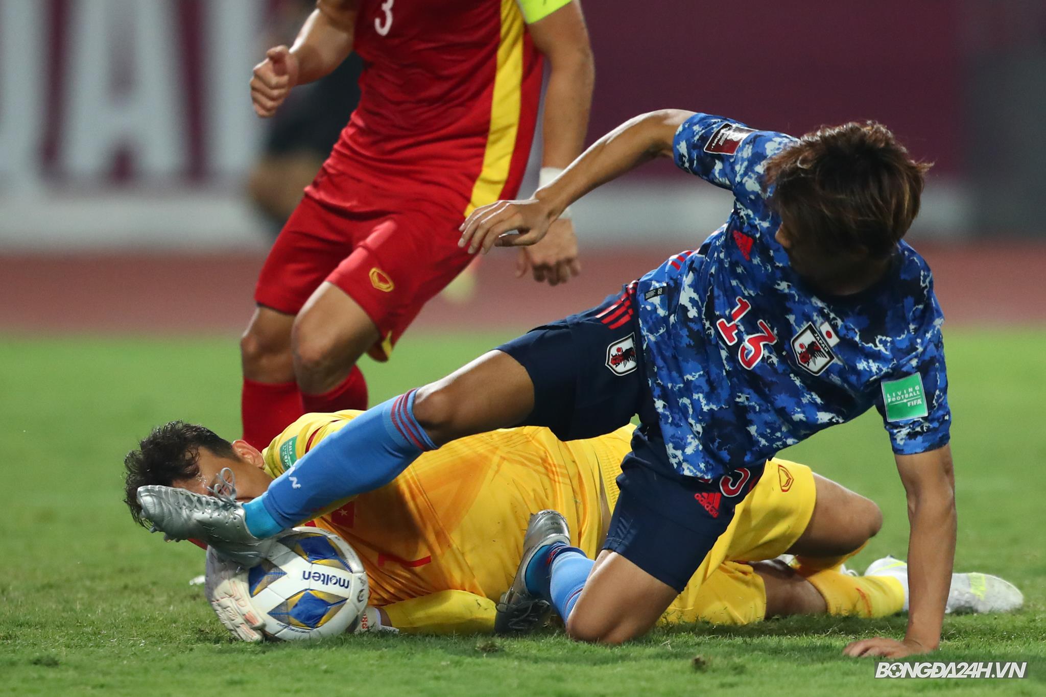 Bùi Tấn Trường ĐT Việt Nam vs Nhật Bản