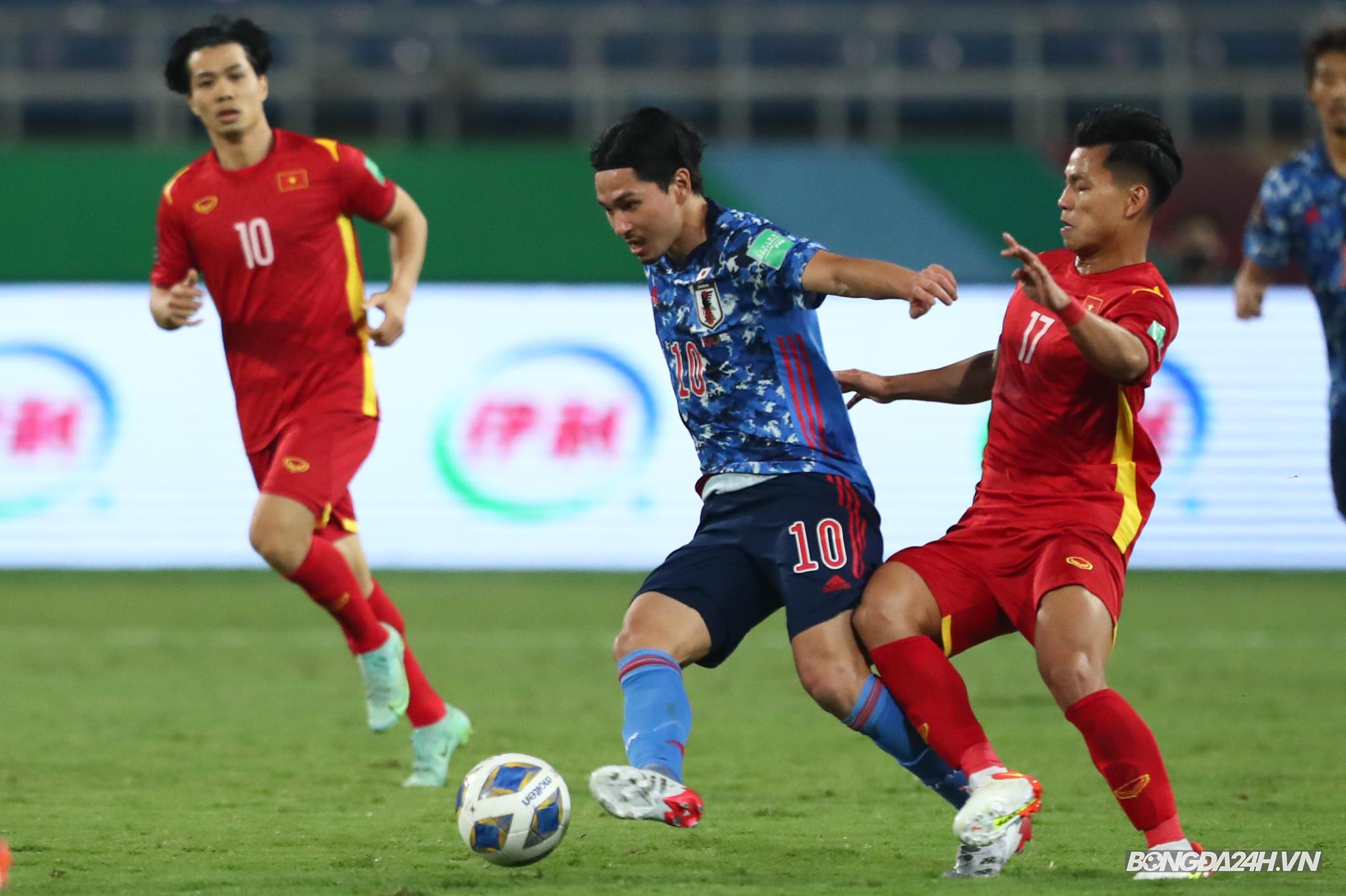 Takumi Minamino Văn Thanh ĐT Việt Nam vs Nhật Bản Takumi Minamino Văn Thanh ĐT Việt Nam vs Nhật Bản