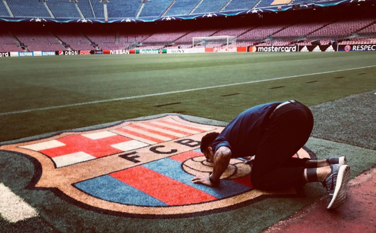 Alves đăng ảnh gia nhập Barca Alves đăng ảnh gia nhập Barca