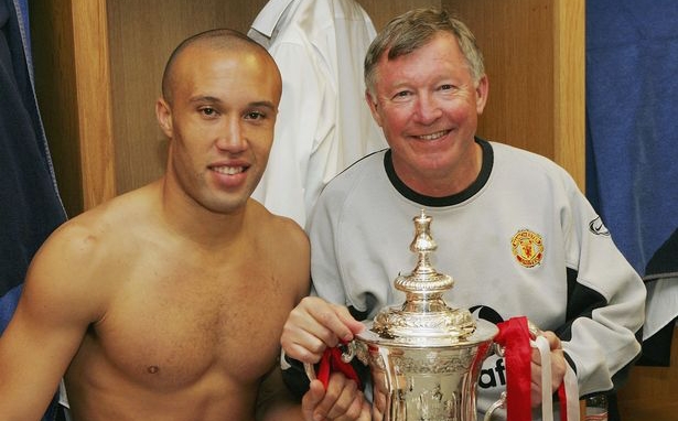Mikael Silvestre tiết lộ cảm giác bị Sir Alex sấy