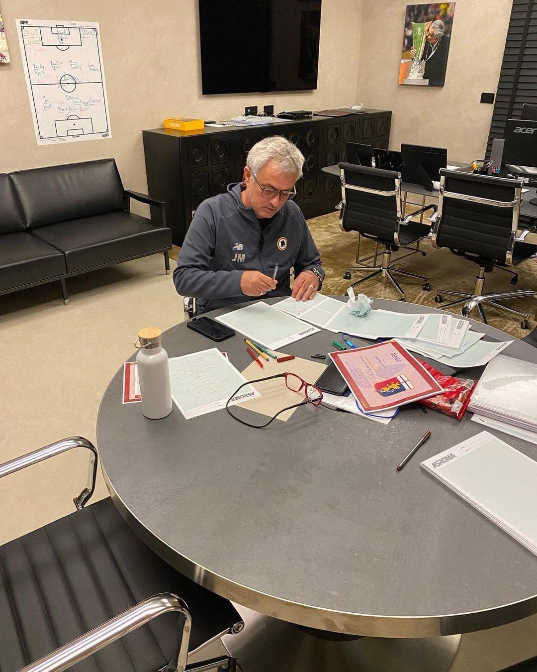 Mourinho và báu vật cùng MU