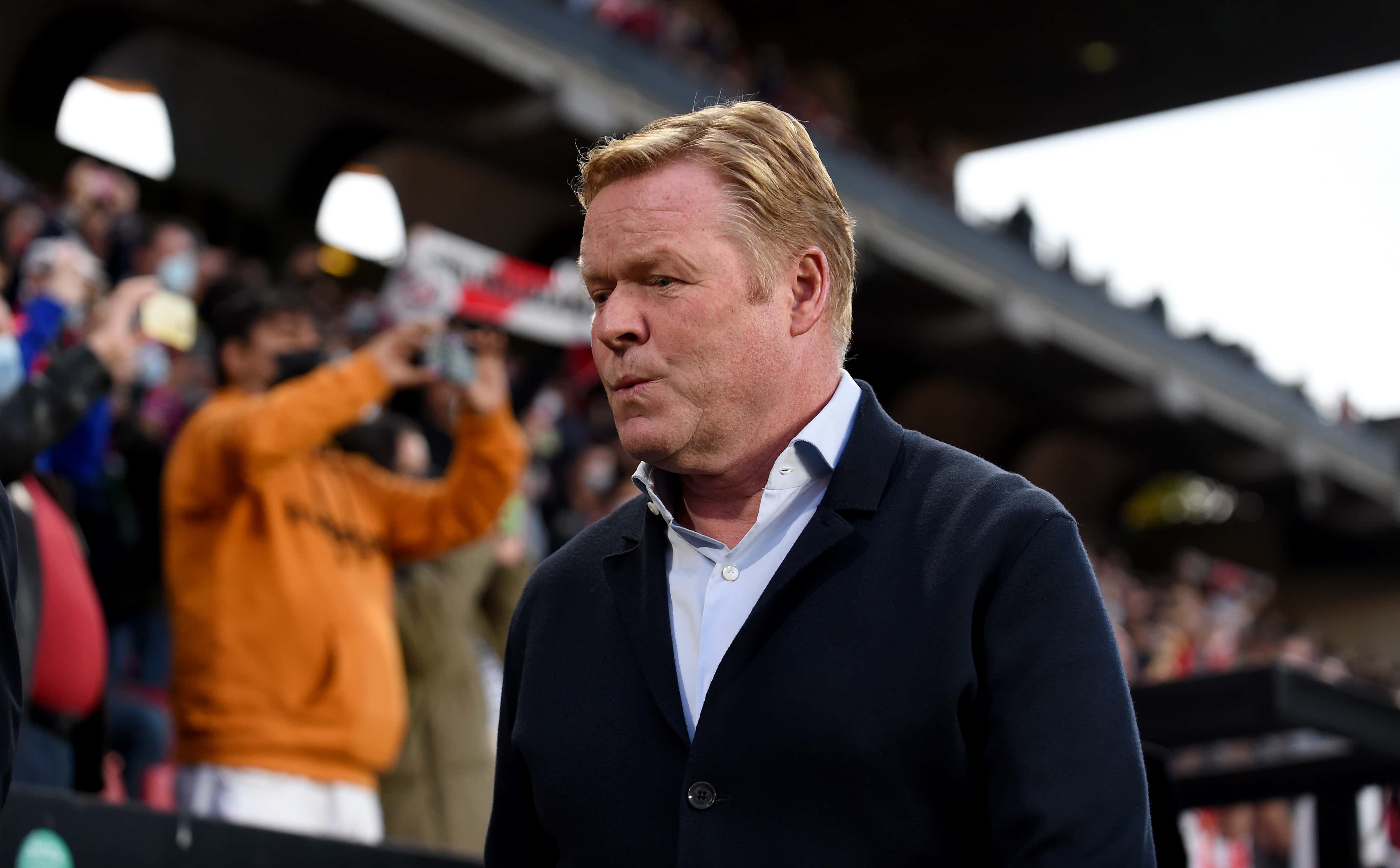HLV Ronald Koeman tố BLĐ Barca dối trá hình ảnh