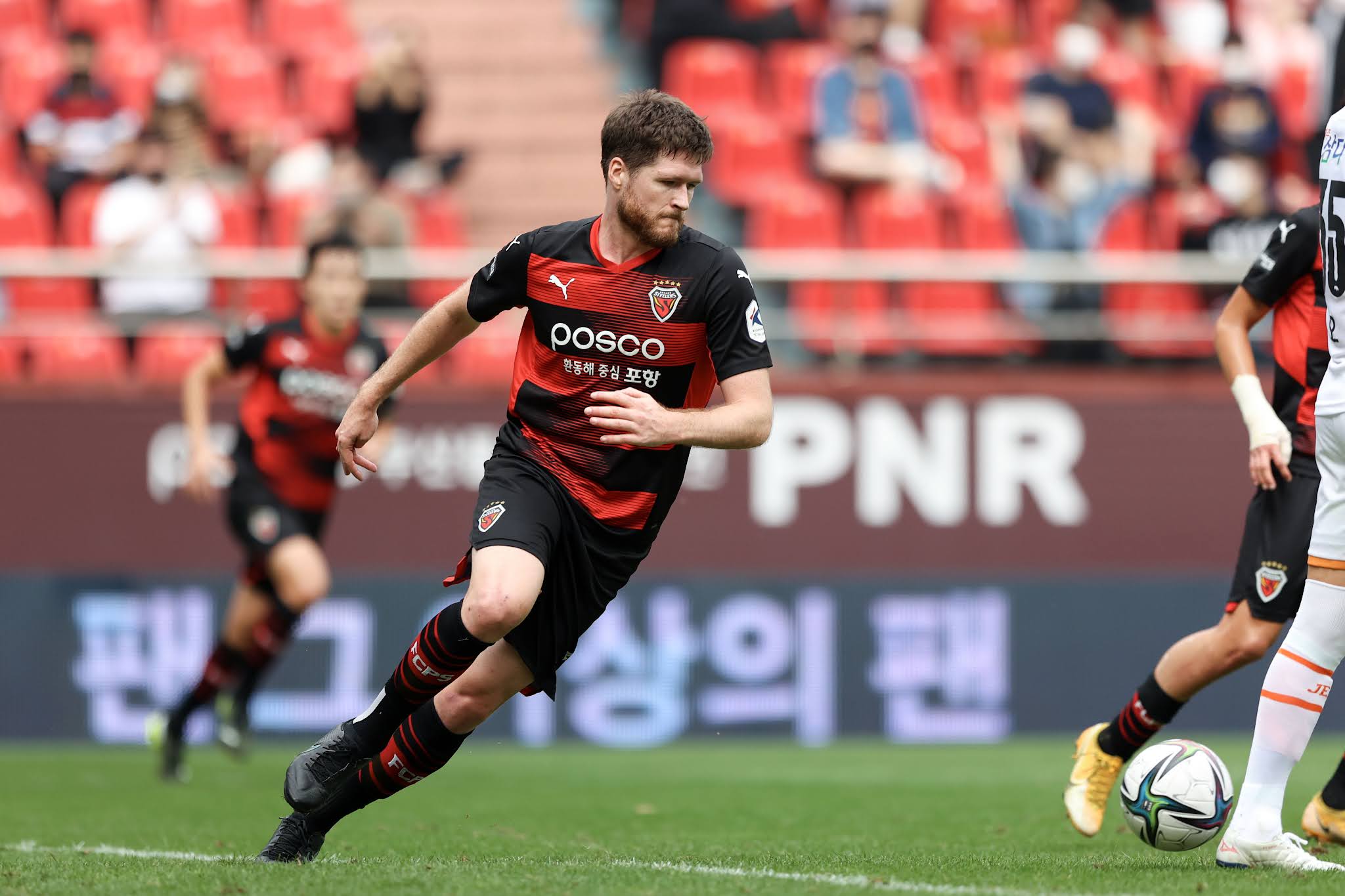 Alexander Grant là nhân tố chủ chốt nơi hàng thủ của Pohang Steelers tại AFC Champions League 2021
