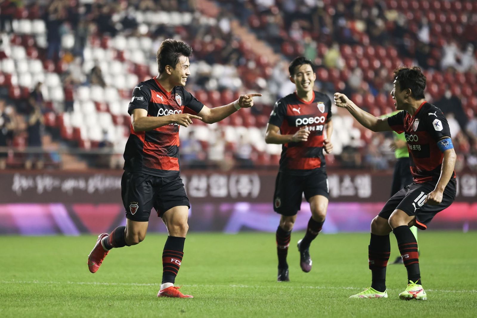 Pohang Steelers đã nhấn chìm những đại diện Nhật Bản tại vòng knock-out AFC Champions League 2021