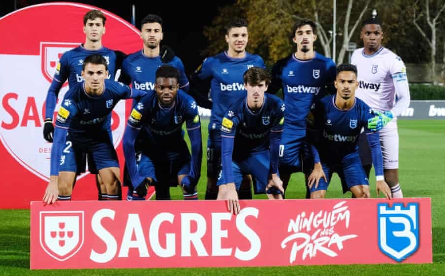 9 cầu thủ Belenenses buộc phải ra sân trong trận gặp Benfica 9 cầu thủ Belenenses buộc phải ra sân trong trận gặp Benfica