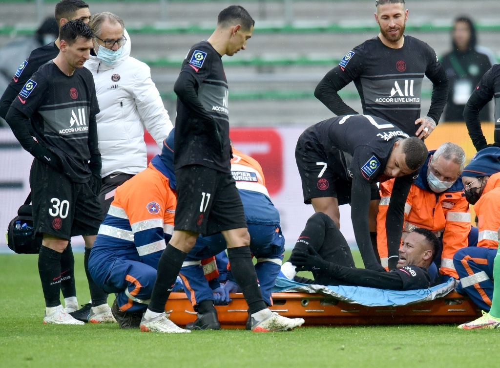 Neymar nghỉ 2 tháng vì chấn thương cổ chân hình ảnh