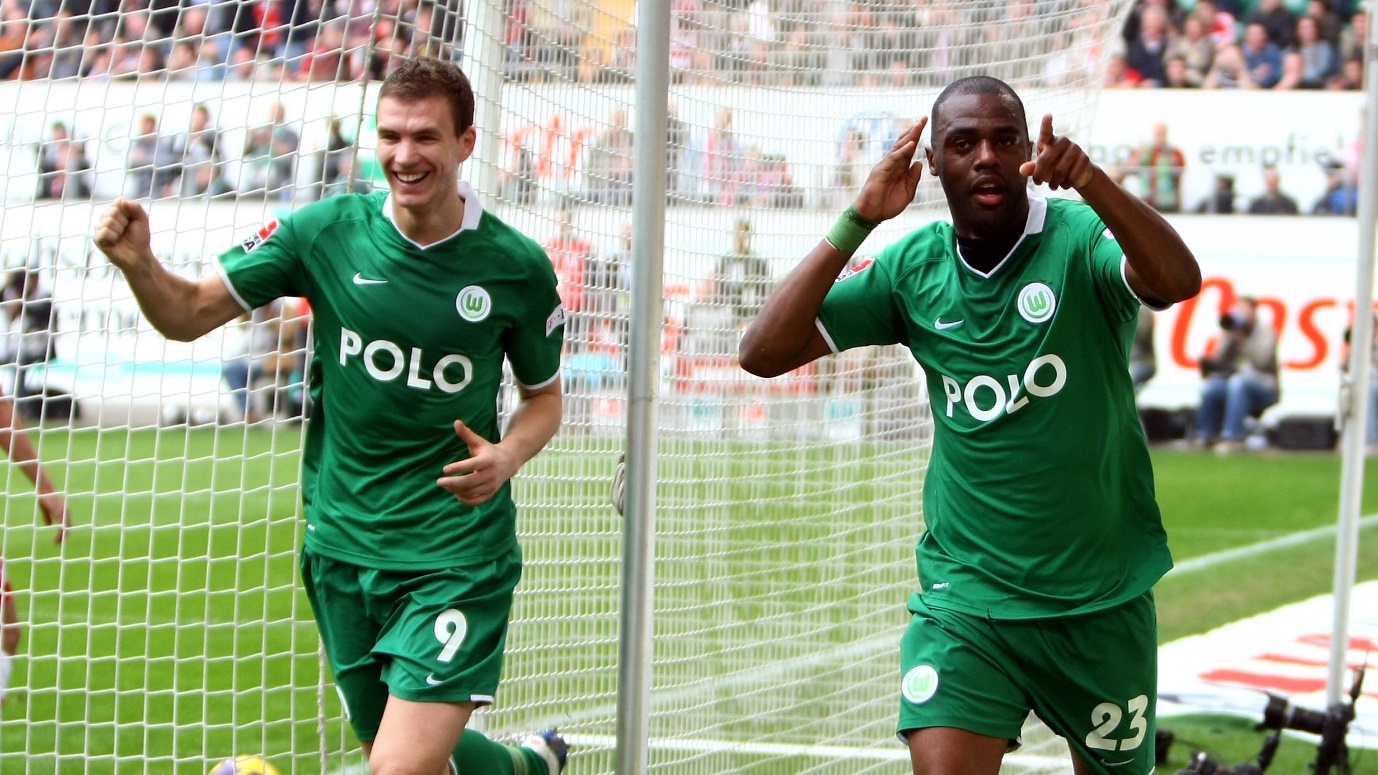 Song sát Edin Dzeko - Grafite và mùa giải cổ tích của Wolfsburg