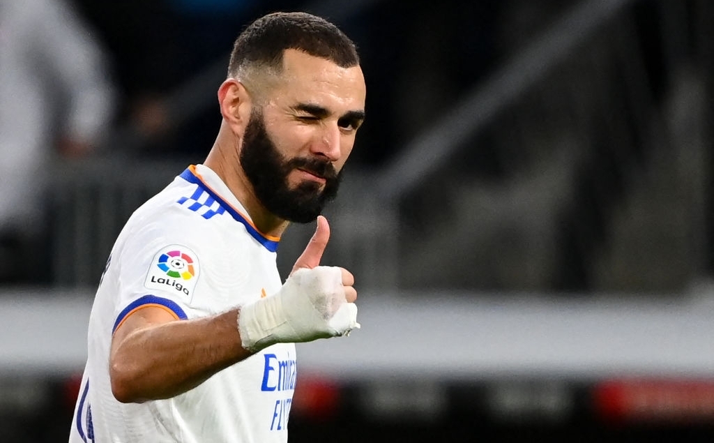 Benzema lập công trước Sevilla và đi vào lịch sử Benzema lập công trước Sevilla và đi vào lịch sử