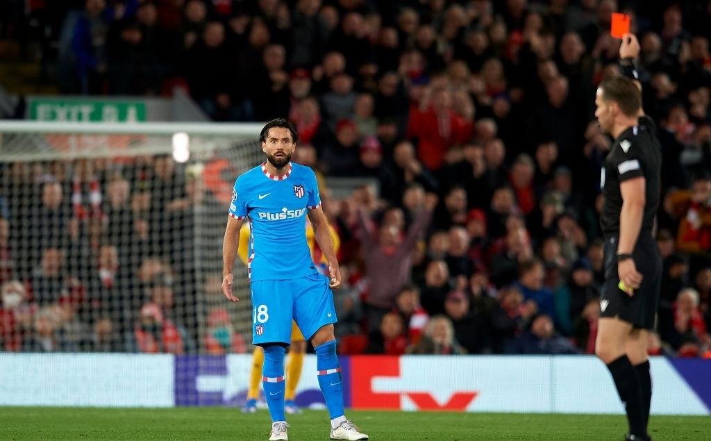 Felipe nhận thẻ đỏ vs Liverpool