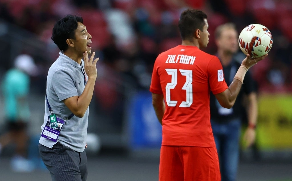 HLV Tatsuma Yoshida Singapore vs Thái Lan HLV Tatsuma Yoshida Singapore vs Thái Lan