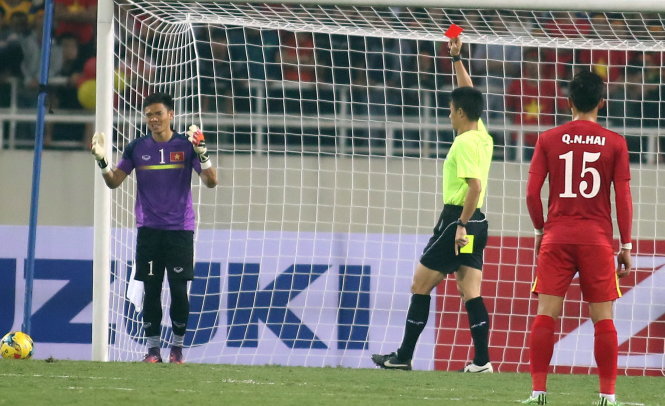 Nguyên Mạnh phải mất 5 năm mới trở lại tuyển sau tấm thẻ đỏ ở bán kết AFF Cup 2016