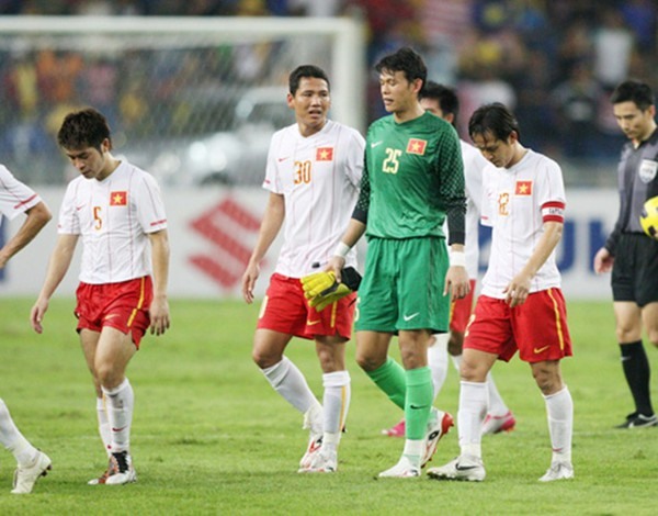 Bùi Tấn Trường từng bị chỉ trích vì cú chụp hụt bóng ở bán kết AFF Cup 2010