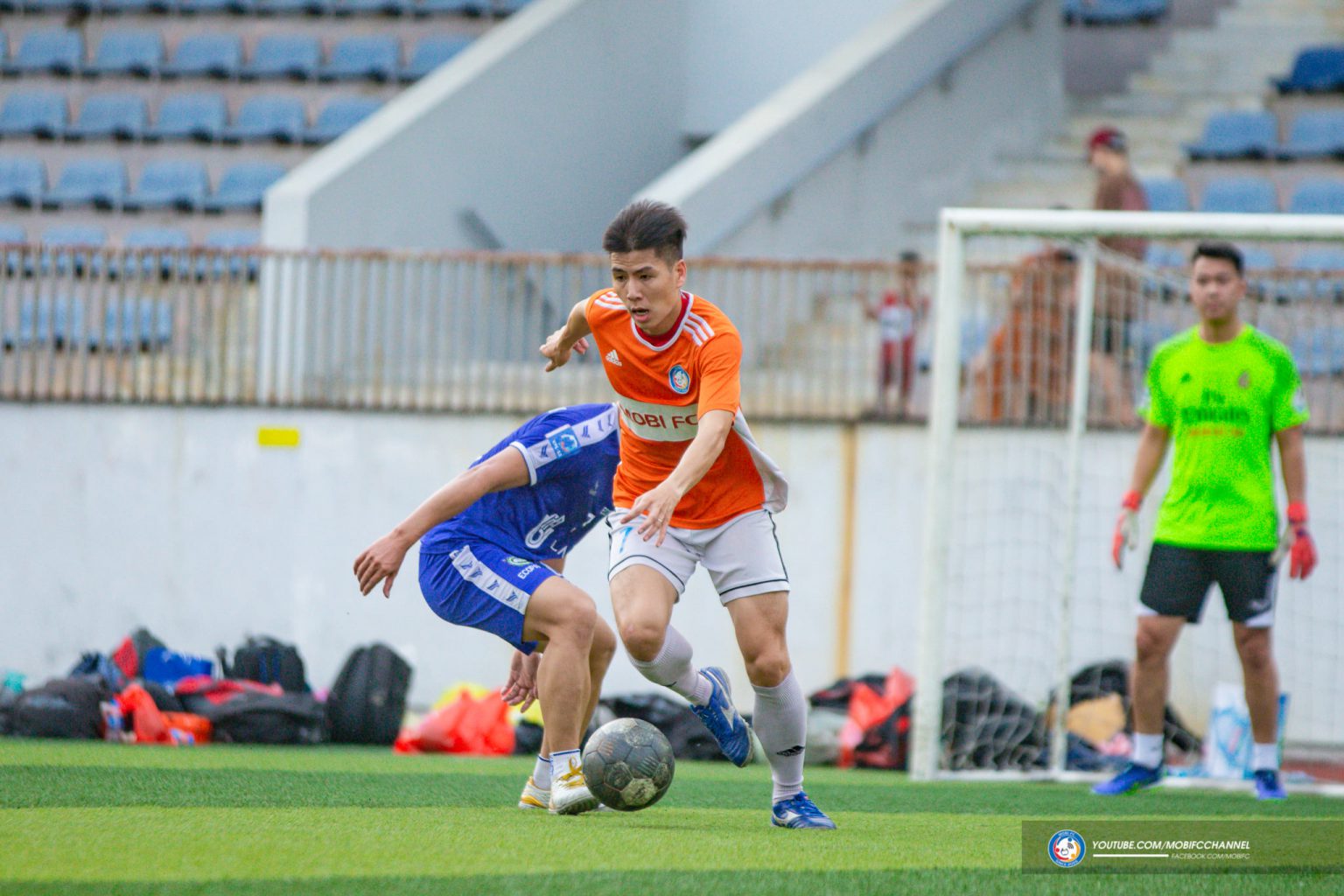 Sơn muller luôn sẵn sàng uy hiếp khung thành đối phương bằng những tình huống sút xa