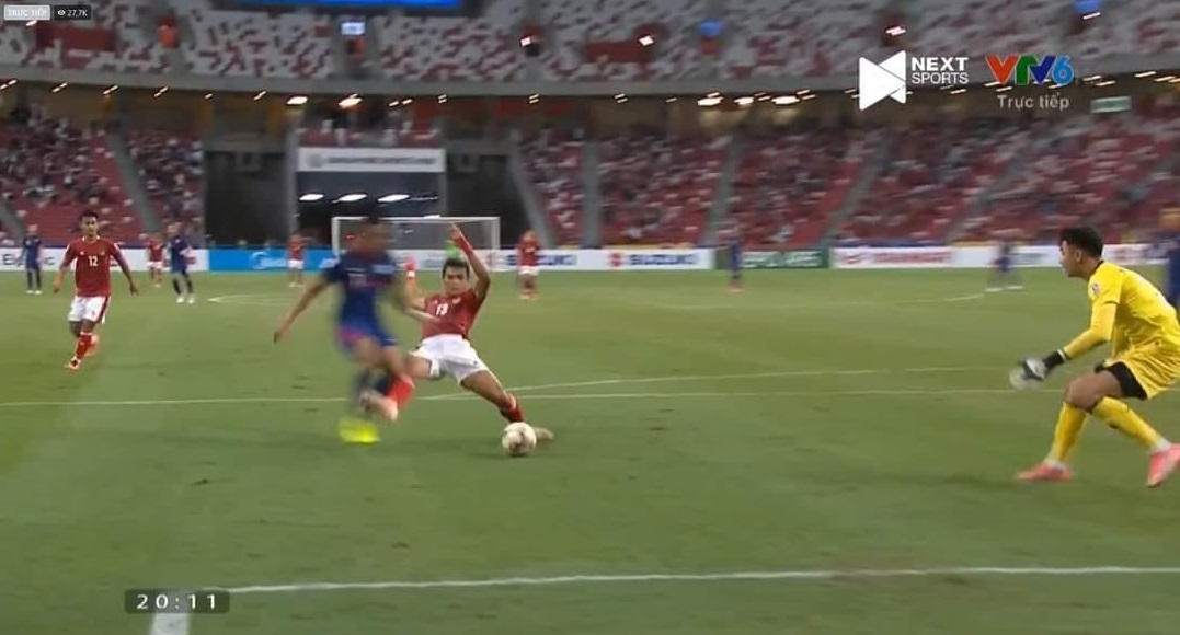 Trọng tài tiếp tục gây tranh cãi ở bán kết AFF Cup Trọng tài tiếp tục gây tranh cãi ở bán kết AFF Cup