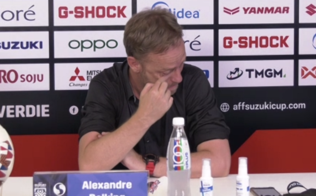 HLV Polking bật khóc khi chia sẻ về quyết định cho Kawin vào sân