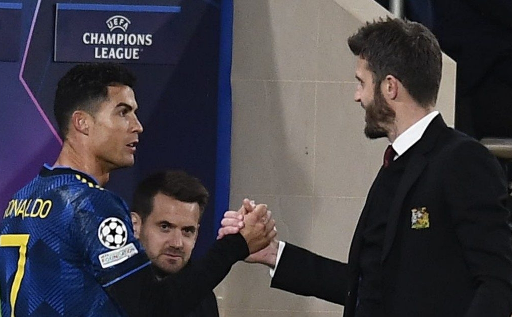 Cristiano Ronaldo gửi lời chia tay HLV Carrick hình ảnh