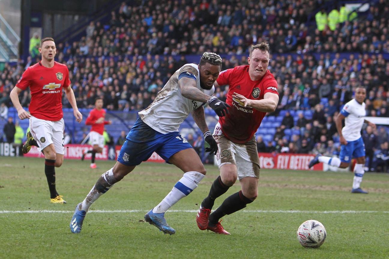 Một đội bóng Ngoại hạng Anh muốn chiêu mộ đá tảng của MU hình ảnh