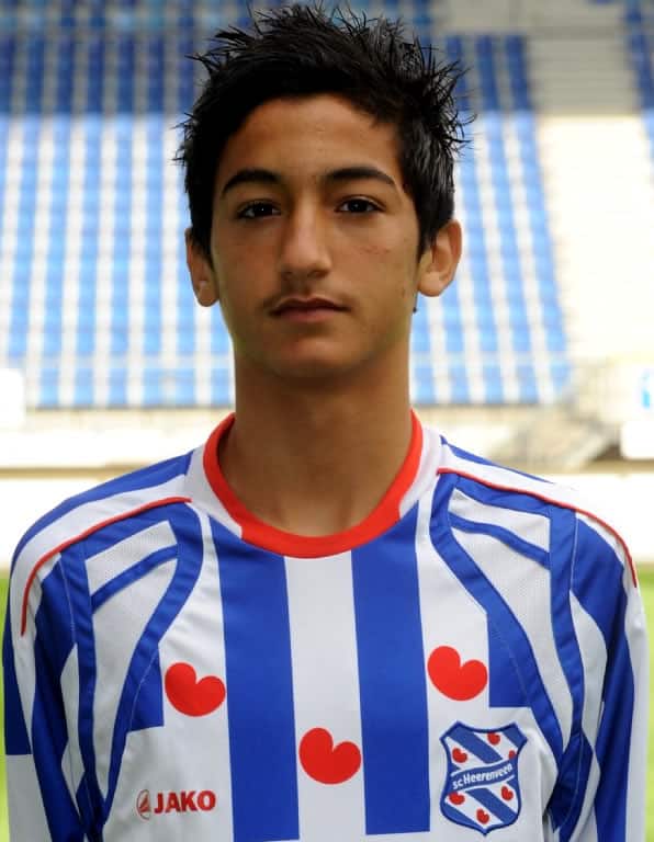 Hakim Ziyech và nhị mặt mũi của một ngôi sao 5 cánh bóng đá