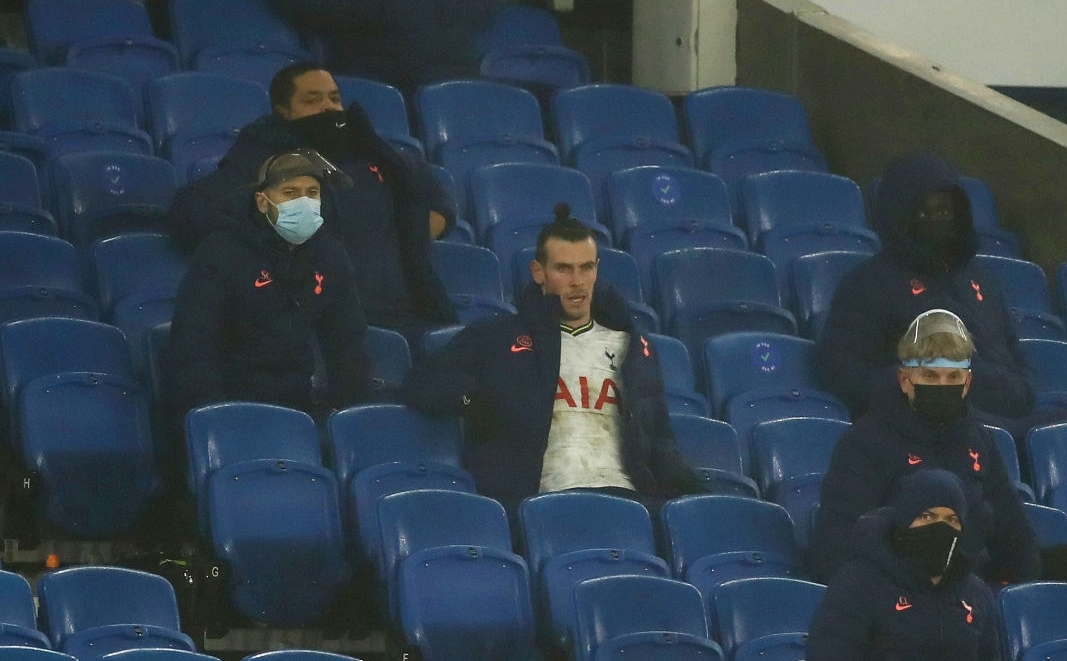 Gareth Bale ngồi dự bị