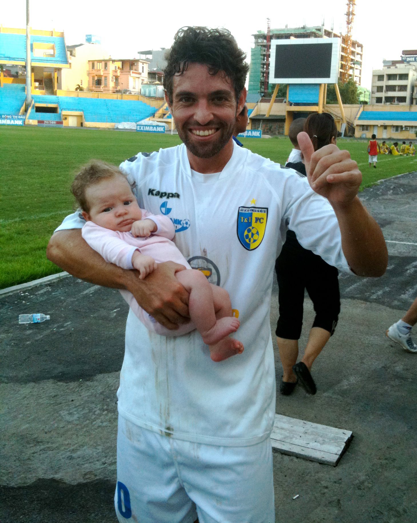 Cựu ngoại binh CLB Hà Nội Khi mới tới Việt Nam, ấn tượng của tôi về bóng đá ở đây là nó rất bạo lực hình ảnh gốc 2