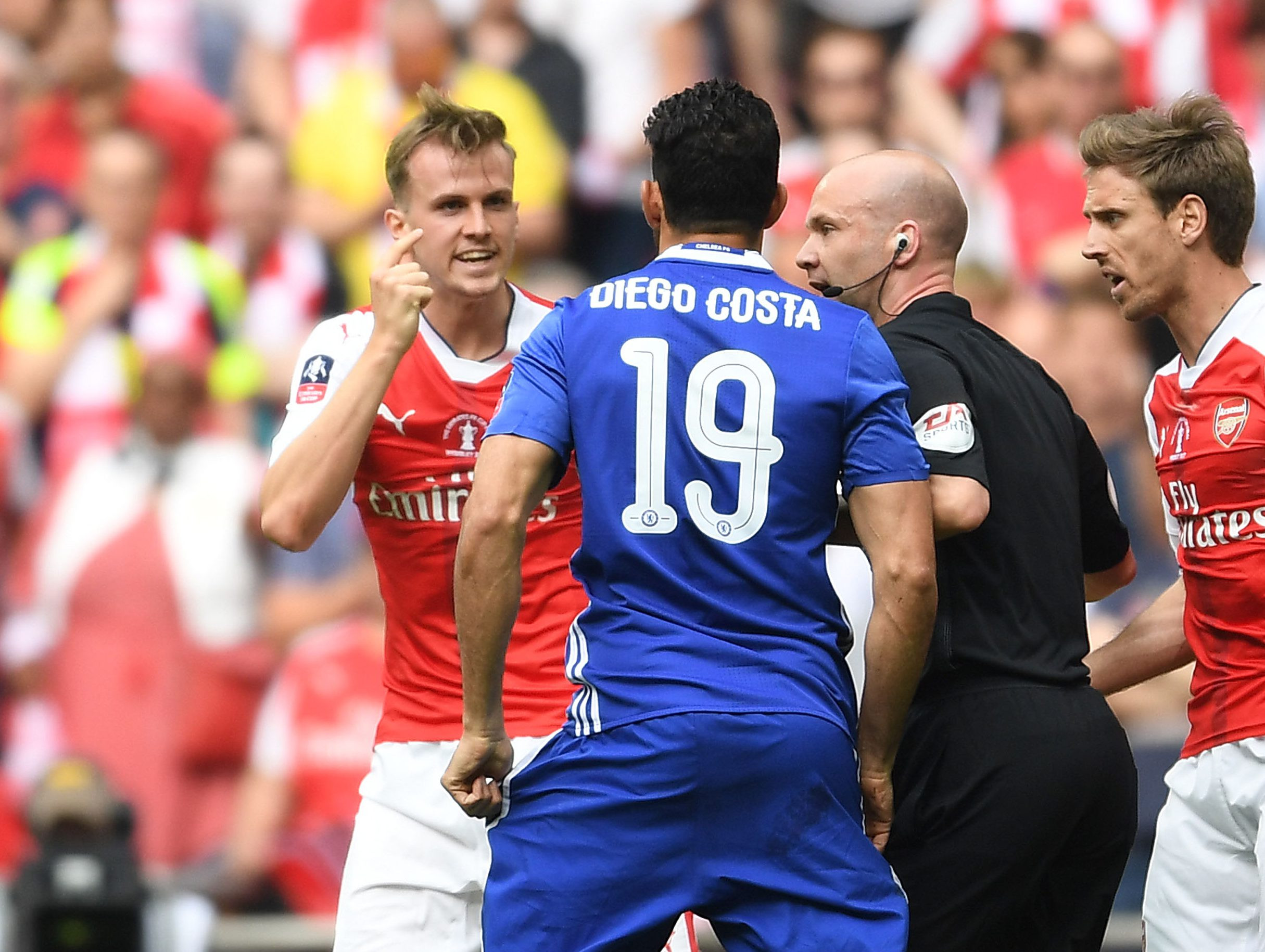 Rob Holding Từ bờ vực ra đi đến thủ lĩnh phòng ngự của Arsenal hình ảnh