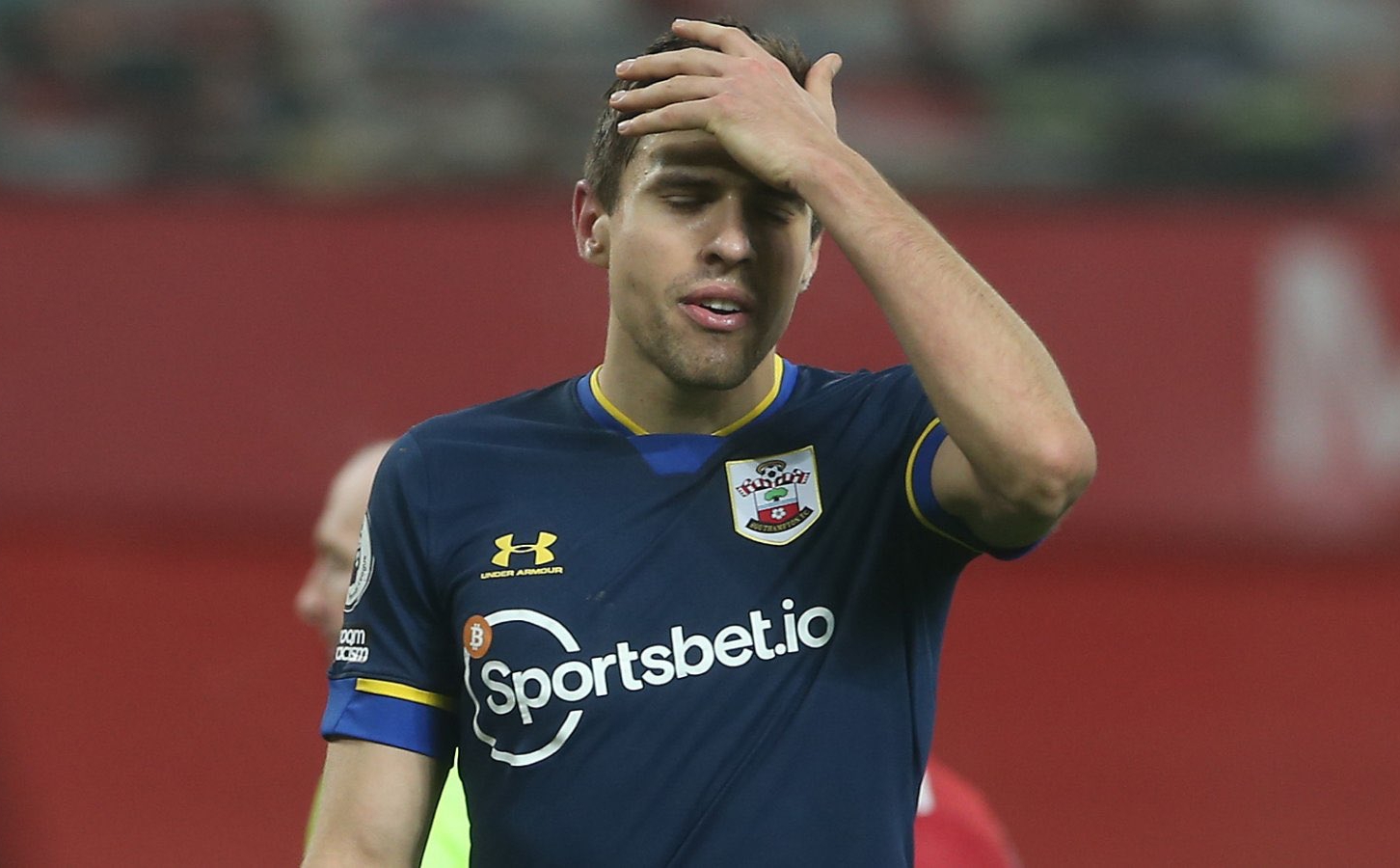 Nạn nhân của MU Jan Bednarek lại phản lưới nhà hình ảnh