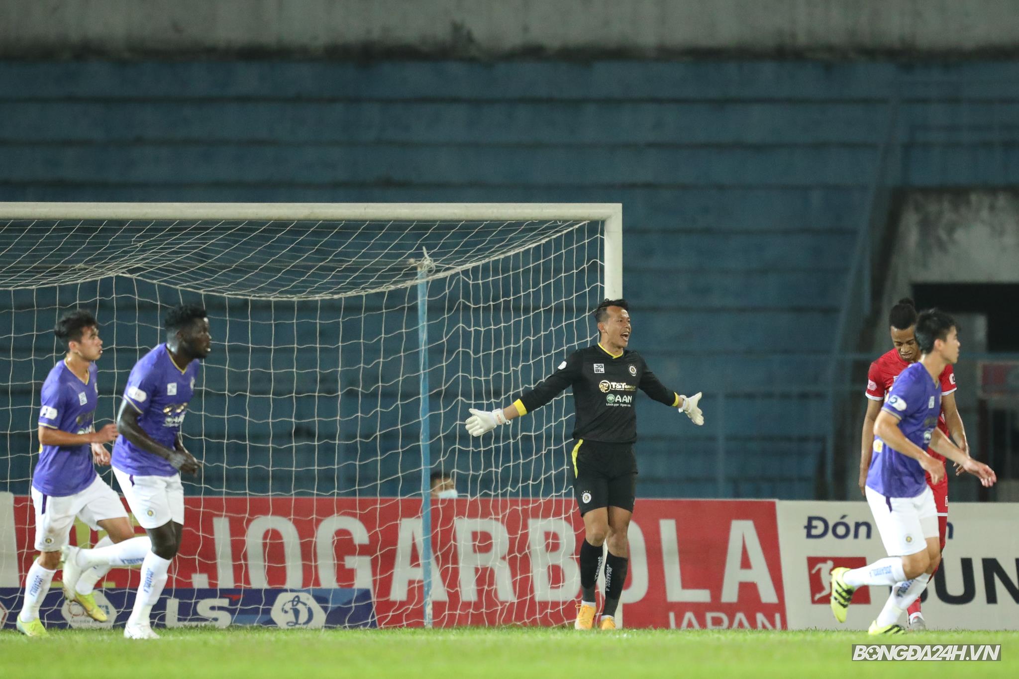 Bùi Tấn Trường Hải Phòng vs Hà Nội