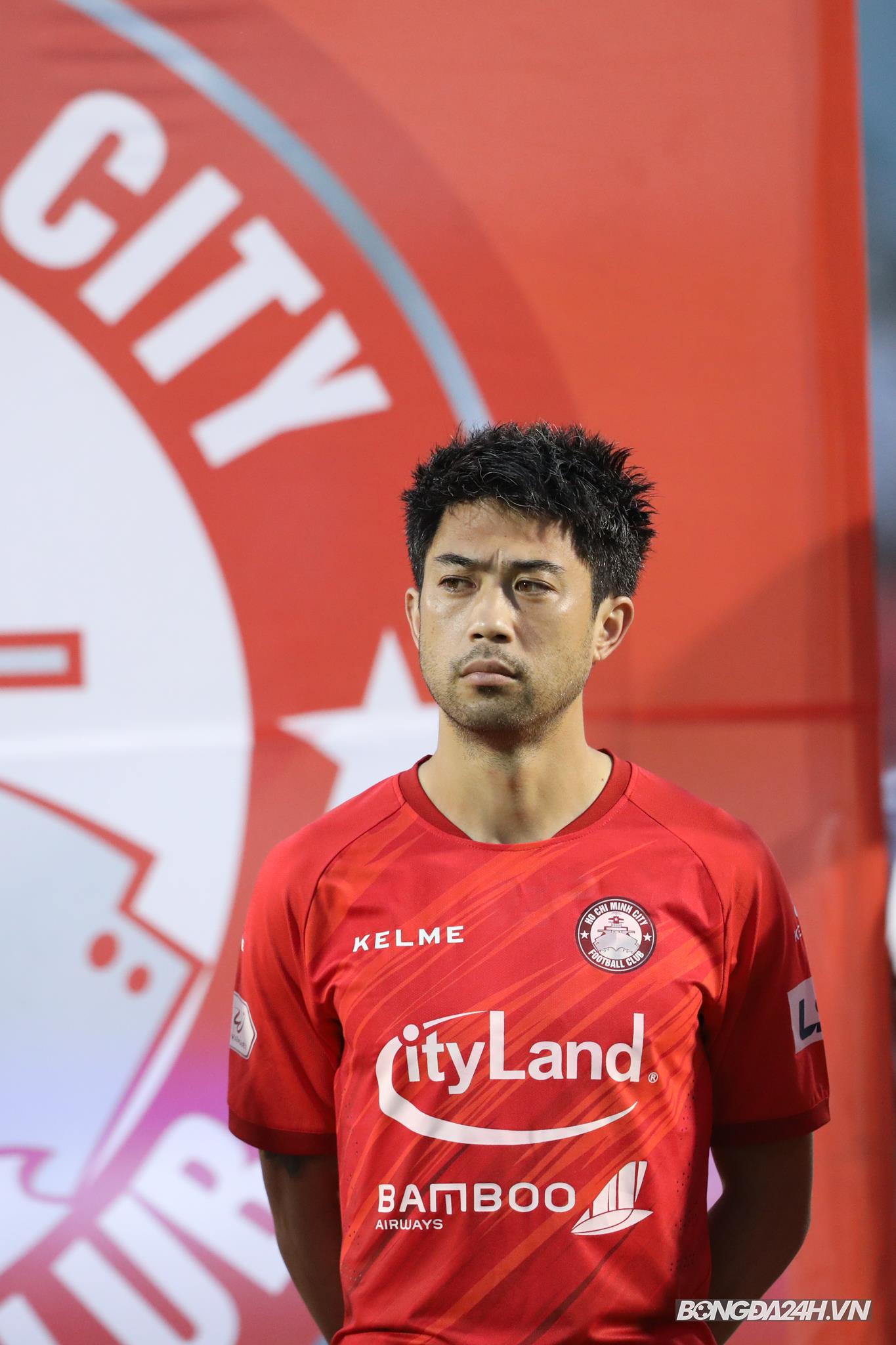 Bị chăm sóc kỹ, Lee Nguyễn cự cãi với trọng tài hình ảnh