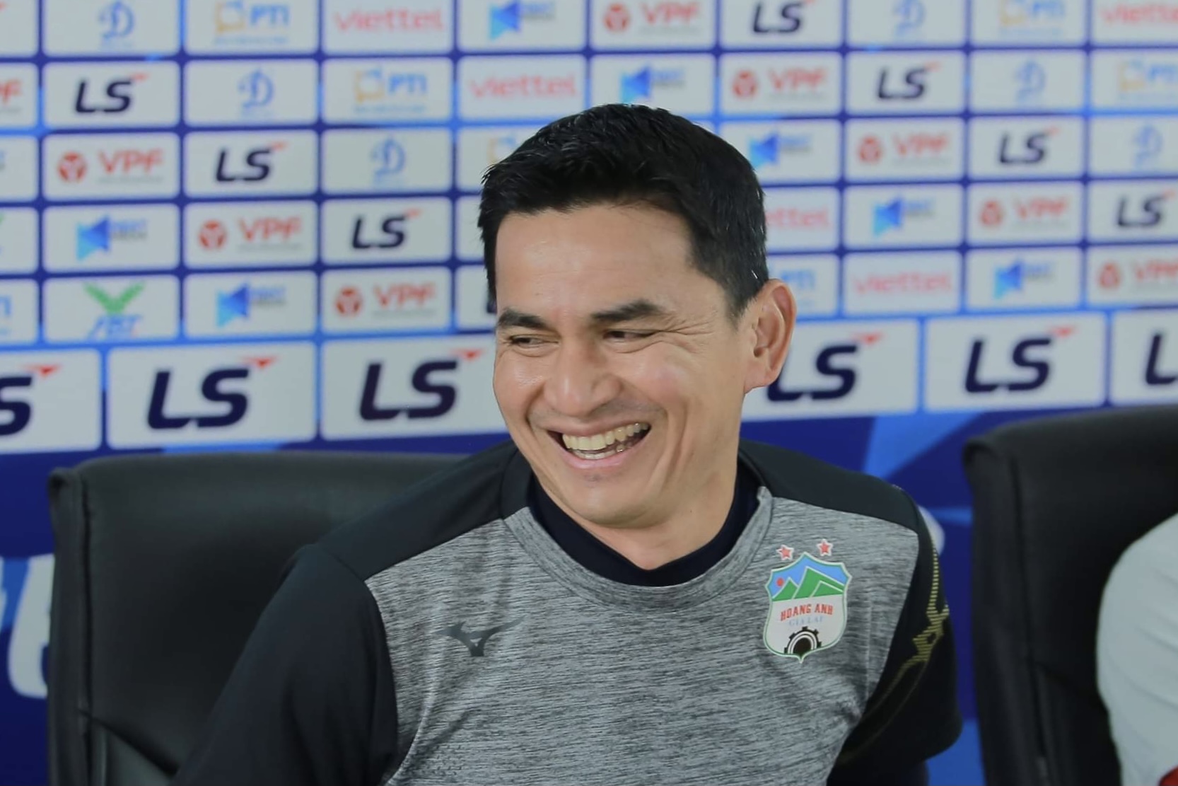 HLV Kiatisuk thừa nhận thắng may Viettel hình ảnh