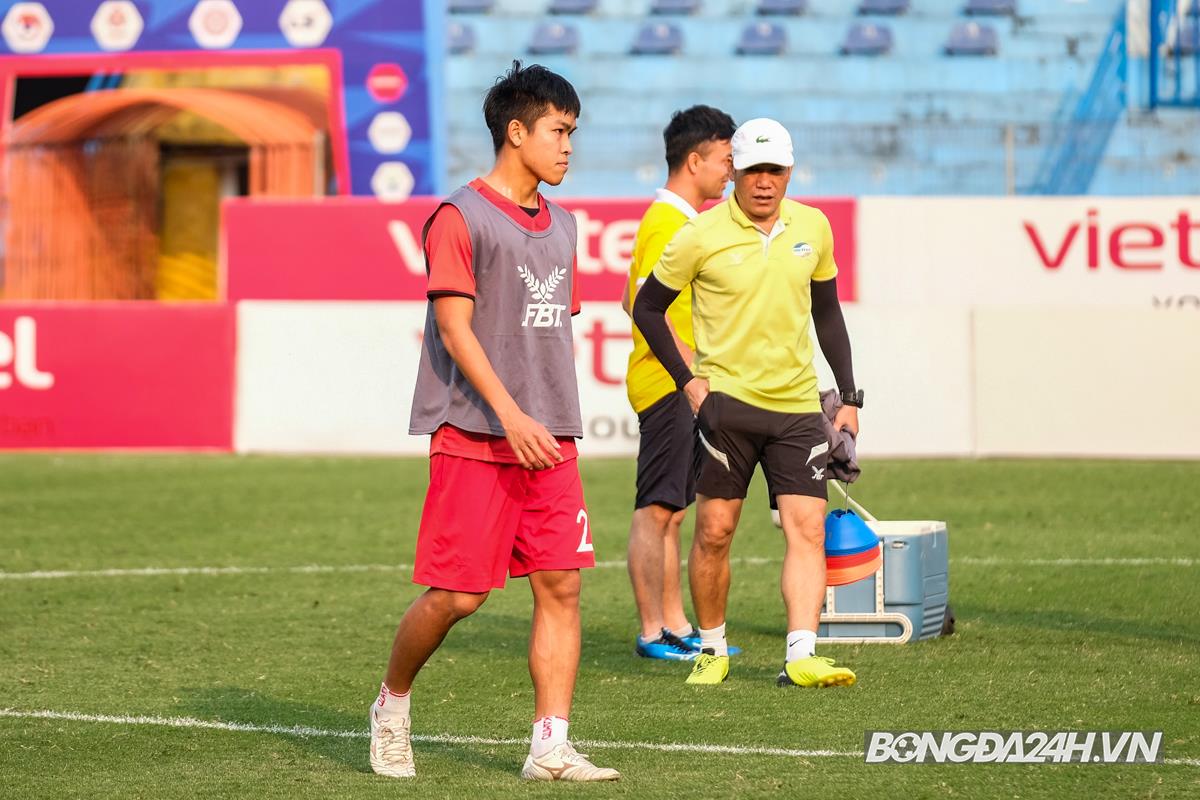 Hữu Thắng Viettel tập luyện