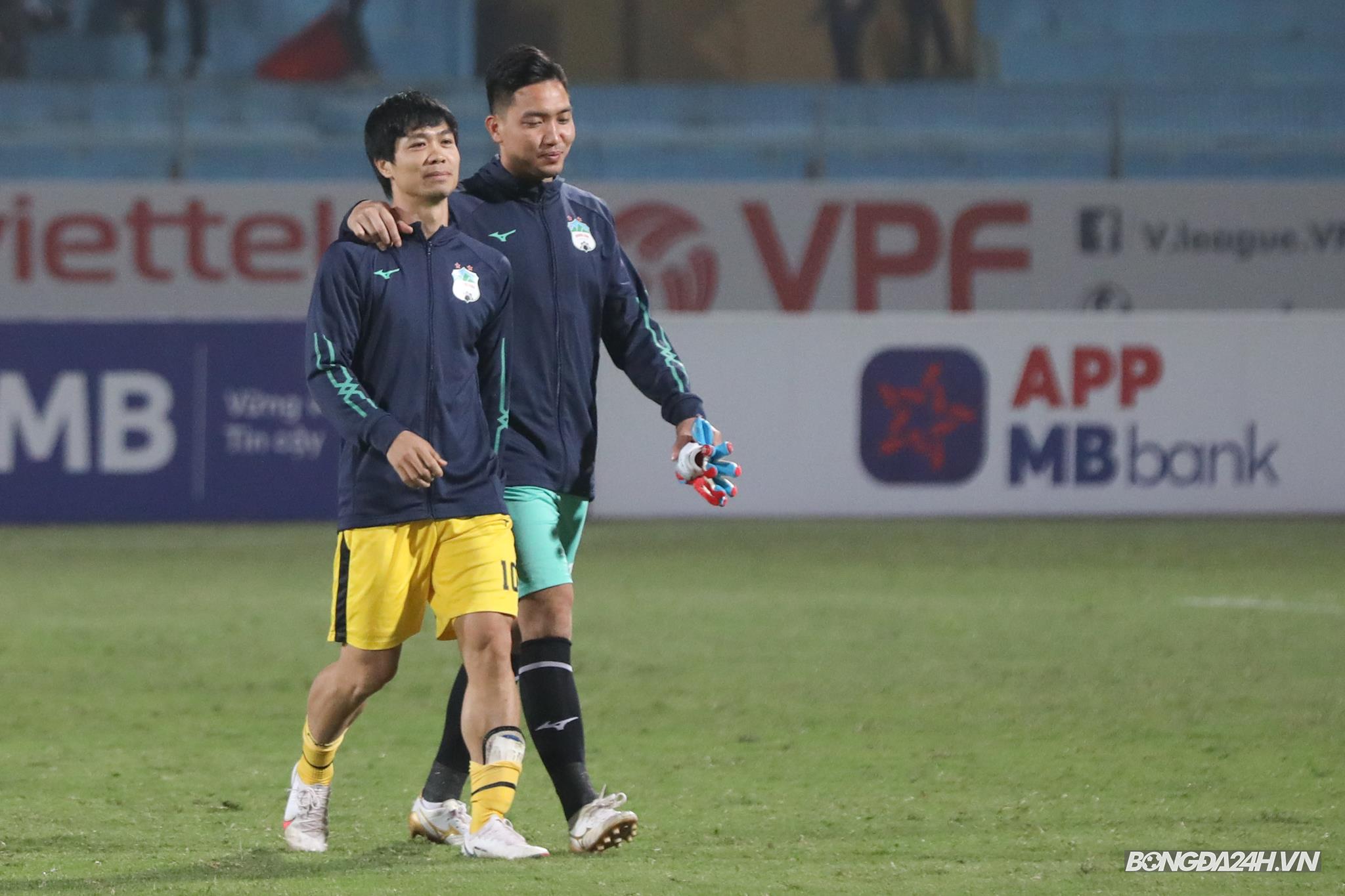 Công Phượng nổ súng ngay sau lời nhắc bí ẩn của HLV Kiatisuk hình ảnh Công Phượng nổ súng ngay sau lời nhắc bí ẩn của HLV Kiatisuk hình ảnh