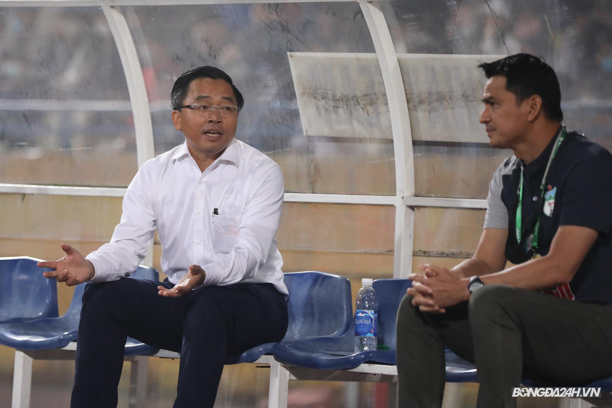 HLV Kiatisuk ra dấu số 4 dù HAGL dẫn trước Viettel tới 3 bàn hình ảnh HLV Kiatisuk ra dấu số 4 dù HAGL dẫn trước Viettel tới 3 bàn hình ảnh