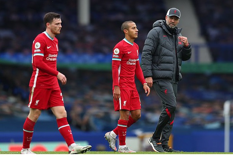 Liverpool sa sút Khủng hoảng ở cả ba tuyến hình ảnh