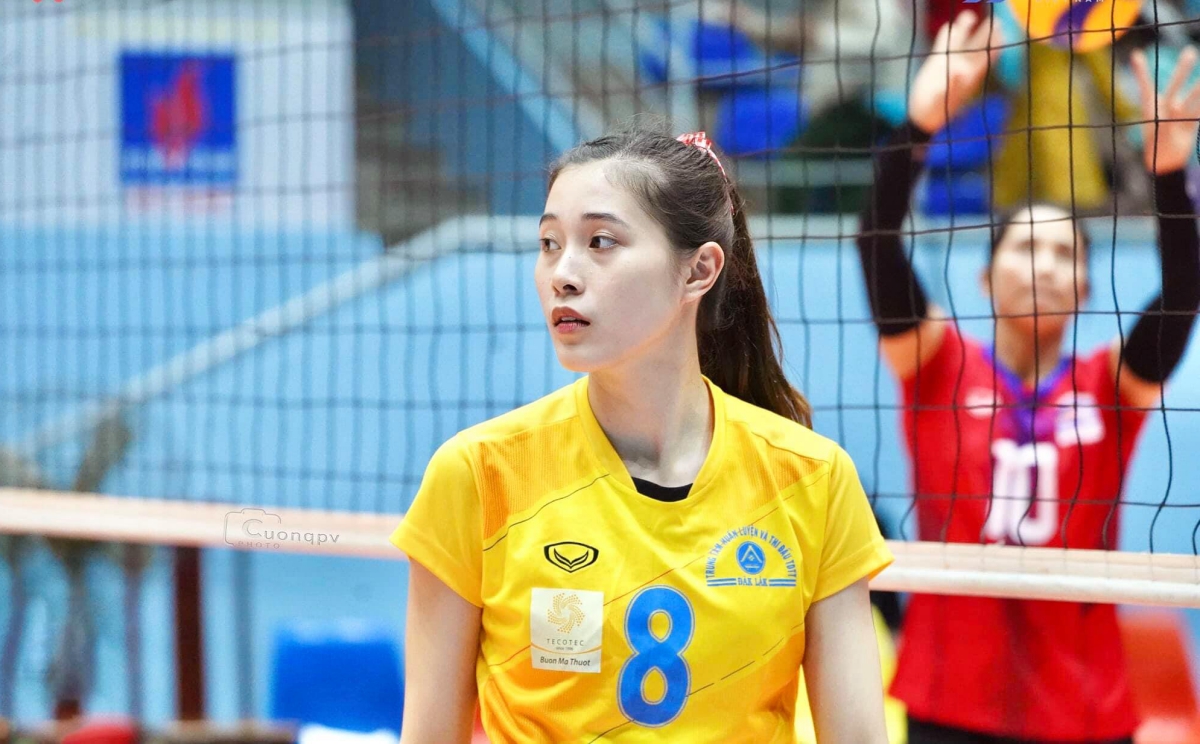 VĐV bóng chuyền Đặng Thu Huyền giải nghệ ở tuổi 19 hình ảnh