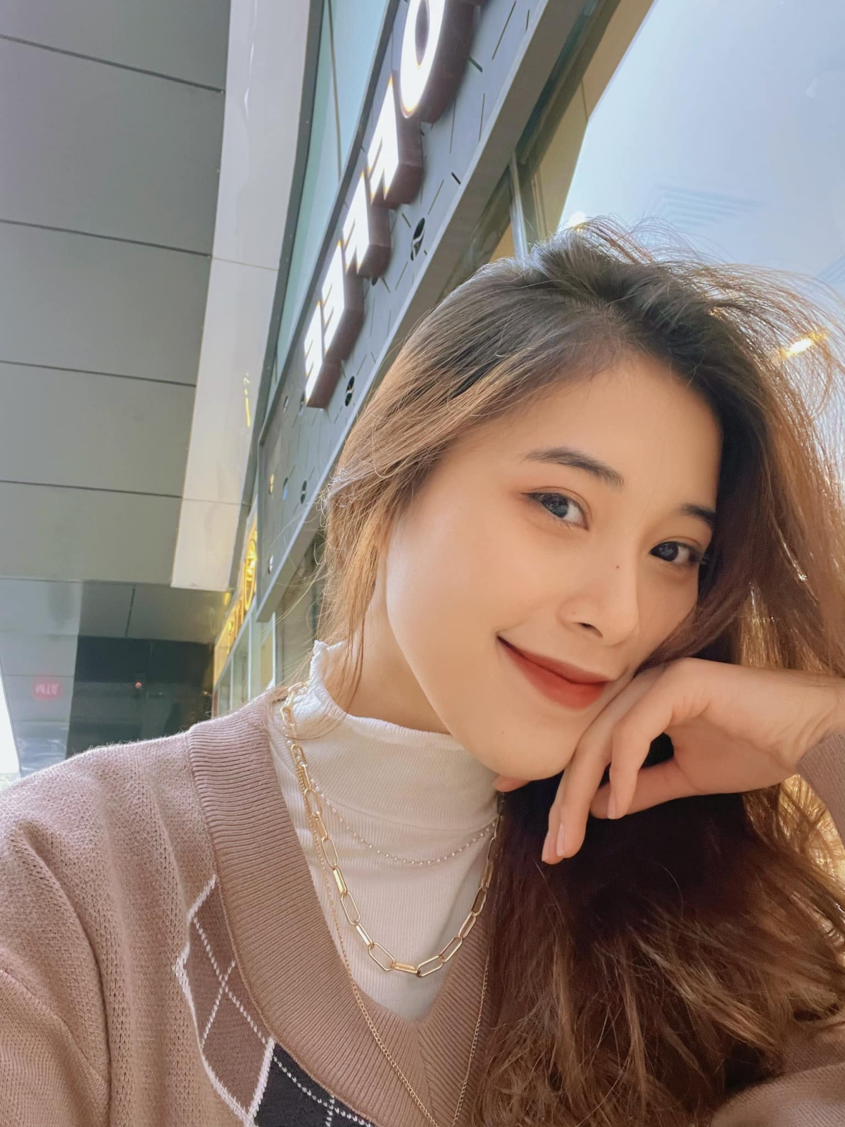 VĐV bóng chuyền Đặng Thu Huyền giải nghệ ở tuổi 19 hình ảnh