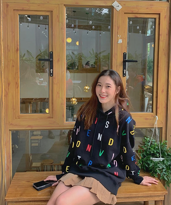 VĐV bóng chuyền Đặng Thu Huyền giải nghệ ở tuổi 19 hình ảnh