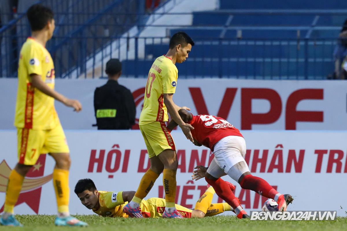 Lê Phạm Thành Long De Barros JuniorThanh Hóa vs TP Hồ Chí Minh