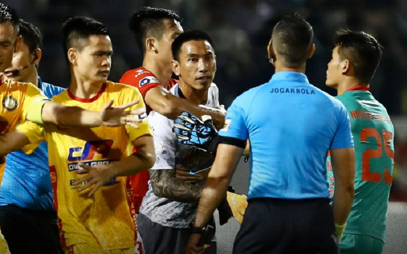 VFF xử phạt nặng các vi phạm ở V-League 2022 hình ảnh