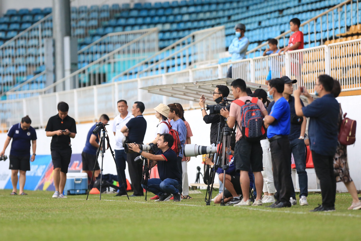 PV trên SVĐ Pleiku