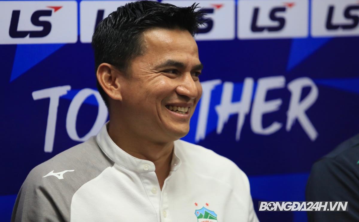 HLV Kiatisuk họp báo trước trận Hà Nội vs HAGL 17/4