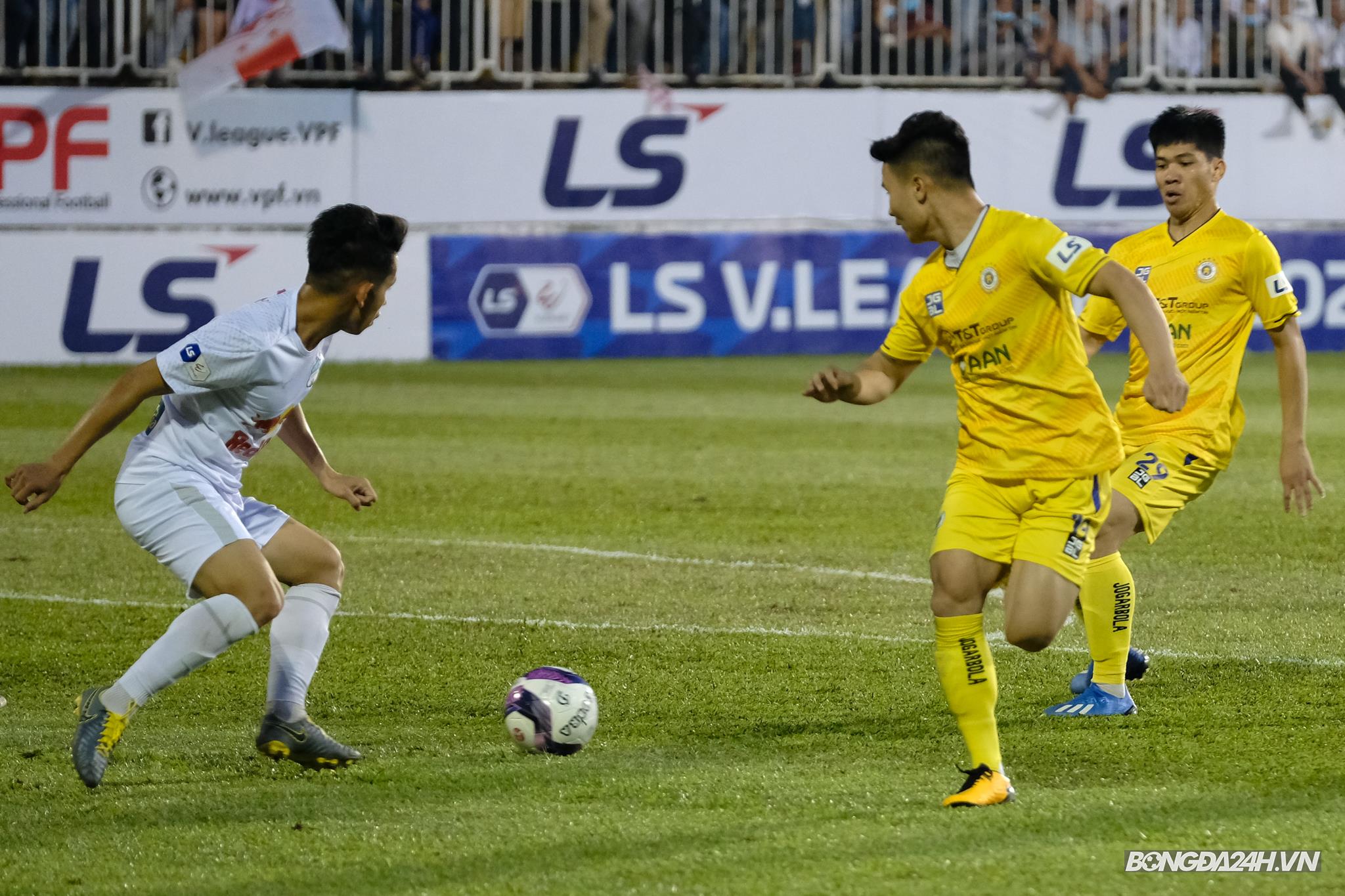 Quang Hải HAGL vs Hà Nội 18/4